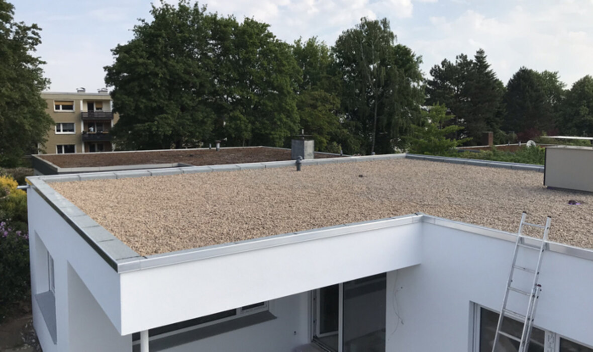 Flachdach effektiv und zeitsparend sanieren – mit zukunftssicherem Umkehrdach