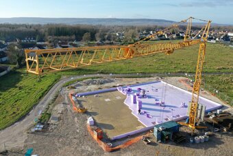 Frankreichs erste Sporthalle mit Passivhaus-Zertifizierung: Eine Gemeinde zeigt, wie energieeffizientes Bauen gelingt Frankreichs erste Sporthalle mit Passivhaus-Zertifizierung: Eine Gemeinde zeigt, wie energieeffizientes Bauen gelingt