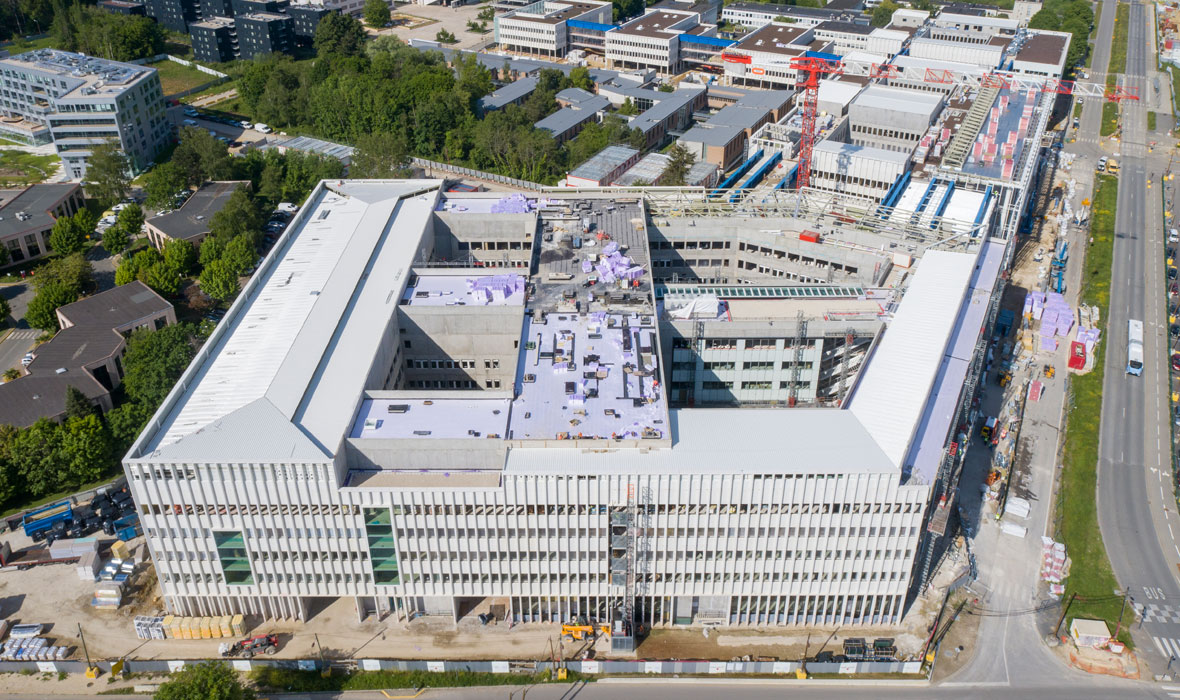 Universität Paris-Saclay: Überzeugende Ökoeffizienz und Kosteneffizienz - JACKODUR® für Umkehrdächer auf Uni-Neubau